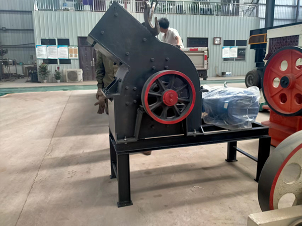 黑卵石錘式破碎機(jī)價格多少錢，哪個廠家質(zhì)量好？